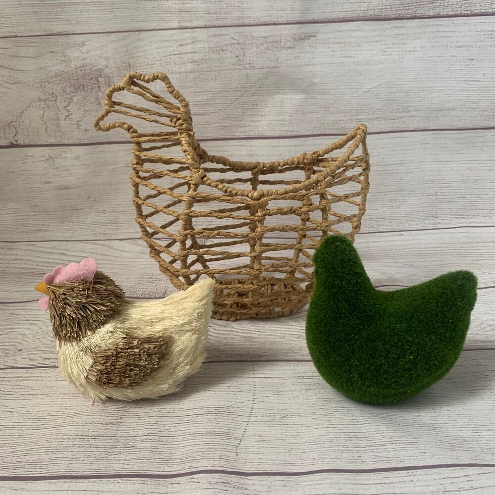 Target Bullseye Playground Hen Figurine Set of 3 Basket Sisel Straw Flocked Moss